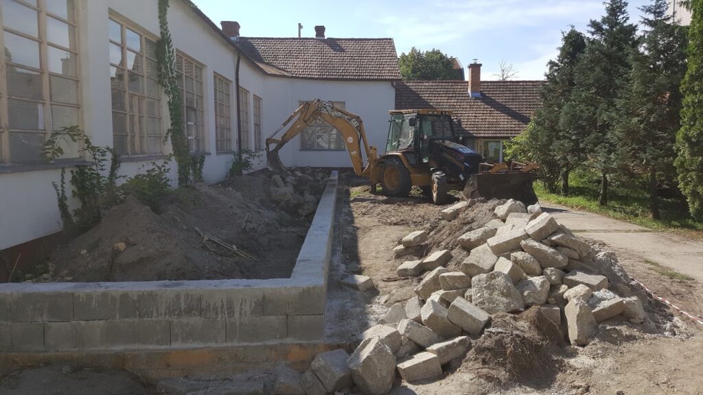 kistelek könyvtár bővítés előtte 2